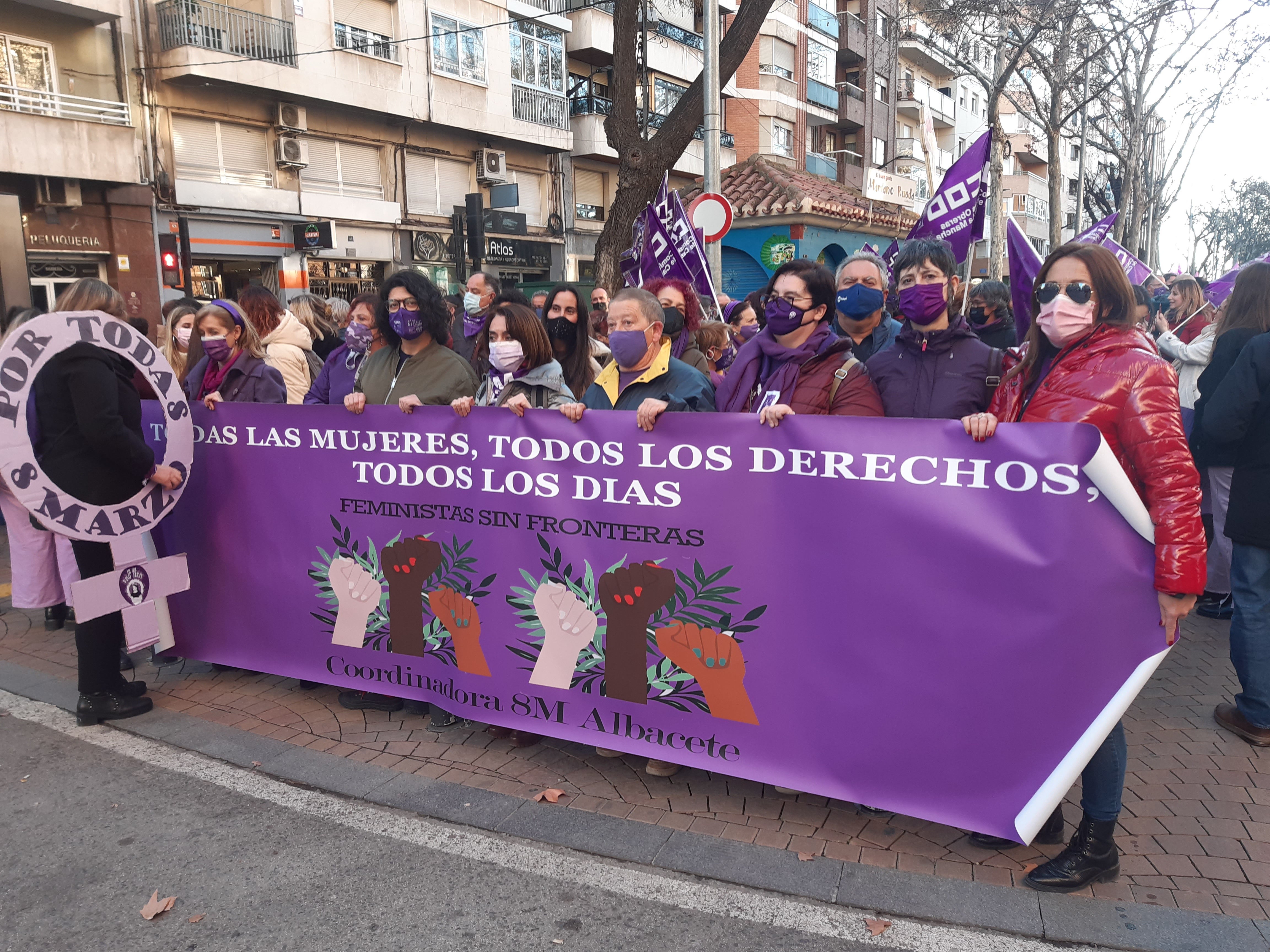 Albacete se tiñe de morado para reivindicar la igualdad en el Día de la Mujer Albacete se tiñe de morado para reivindicar la igualdad en el Día de la Mujer
