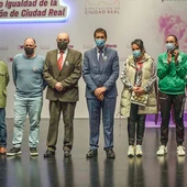 Caballero ha entregado el Premio Igualdad a las jugadoras del Kiele Socuéllamos Caballero ha entregado el Premio Igualdad a las jugadoras del Kiele Socuéllamos