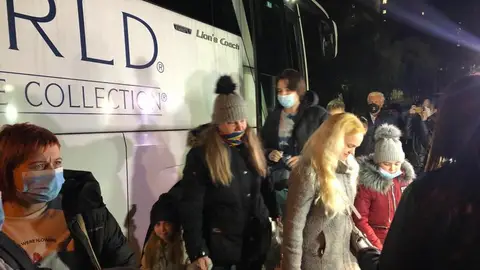 47 refugiados ucranianos llegan a Málaga Un malagueño fleta un autobús que llegó ayer desde Cracovia (Polonia)