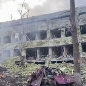Ucrania denuncia "la destrucción colosal" de un hospital infantil tras un bombardeo del ejercito ruso