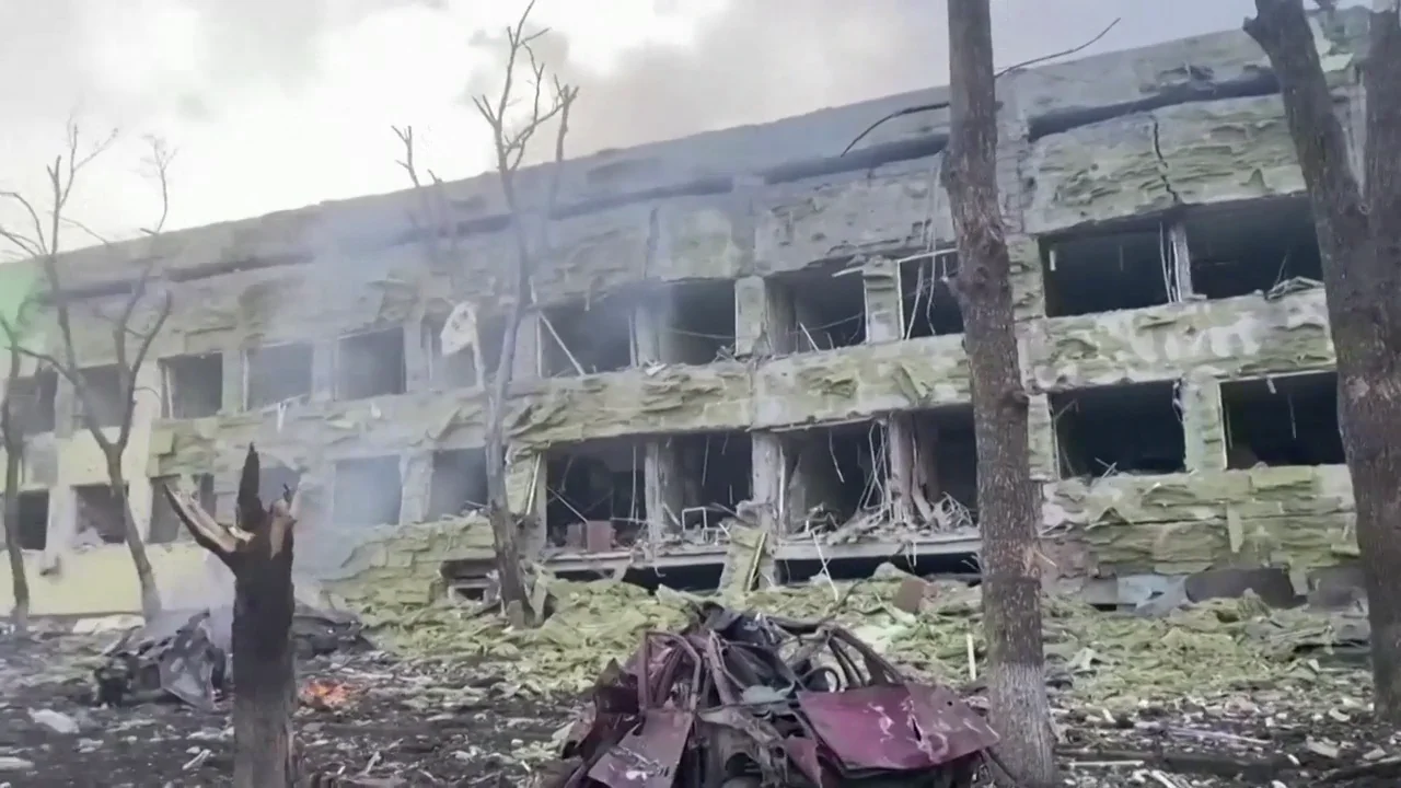 Ucrania denuncia "la destrucción colosal" de un hospital infantil tras un bombardeo del ejercito ruso Ucrania denuncia "la destrucción colosal" de un hospital infantil tras un bombardeo del ejercito ruso