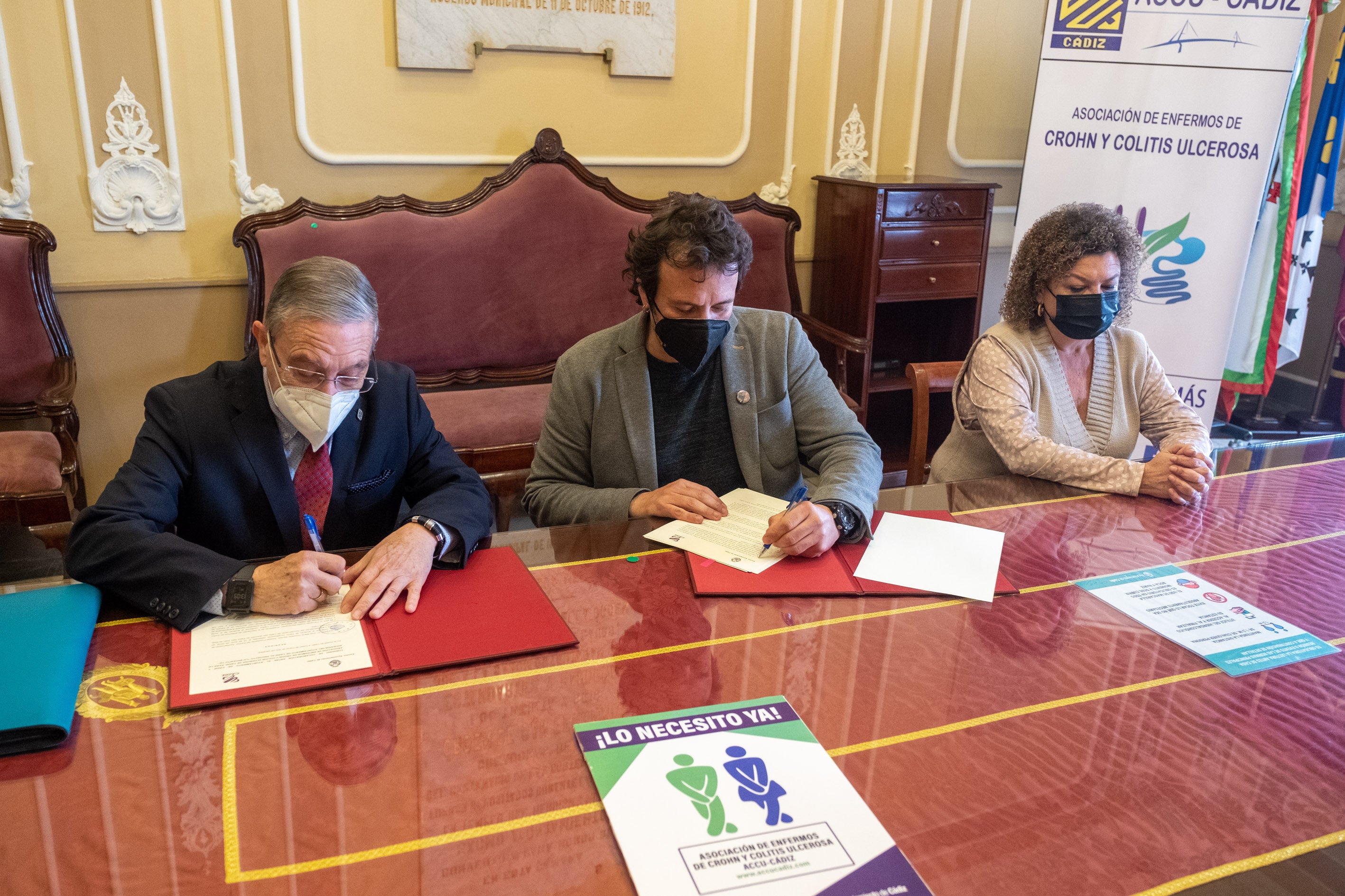 Cádiz se compromete con los enfermos de Crohn y facilita acceso a lavabos públicos a los afectados Cádiz se compromete con los enfermos de Crohn y facilita acceso a lavabos públicos a los afectados