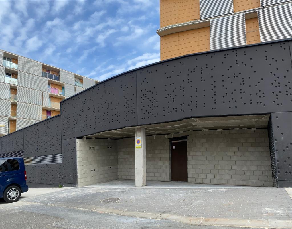 Castila - La Mancha cierra los trasteros y garajes de los 'Pisos Negros' de Toledo para evitar actos criminales Castila - La Mancha cierra los trasteros y garajes de los 'Pisos Negros' de Toledo para evitar actos criminales