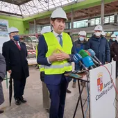 Juan Carlos Suárez-Quiñones en su visita a las obras de la Estación de Autobuses de León Juan Carlos Suárez-Quiñones en su visita a las obras de la Estación de Autobuses de León
