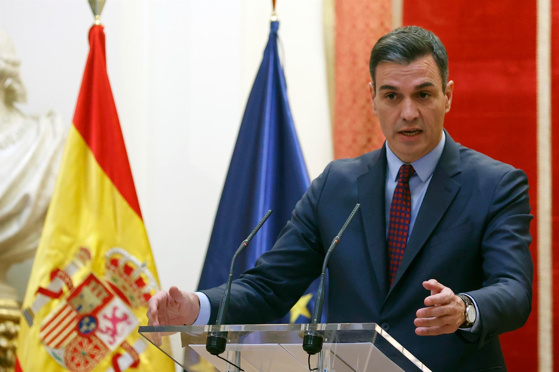 Curro Sánchez, director de la serie documental sobre Pedro Sánchez: "Nos están dando acceso a toda la parte íntima del presidente" Curro Sánchez, director de la serie documental sobre Pedro Sánchez: "Nos están dando acceso a toda la parte íntima del presidente"