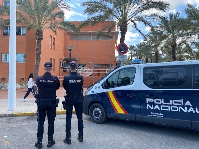 Las Comisarías de Policía Nacional de Cáceres y Badajoz ha comenzado ya a realizar los trámites de acogida de refugiados ucranianos Las Comisarías de Policía Nacional de Cáceres y Badajoz ha comenzado ya a realizar los trámites de acogida de refugiados ucranianos