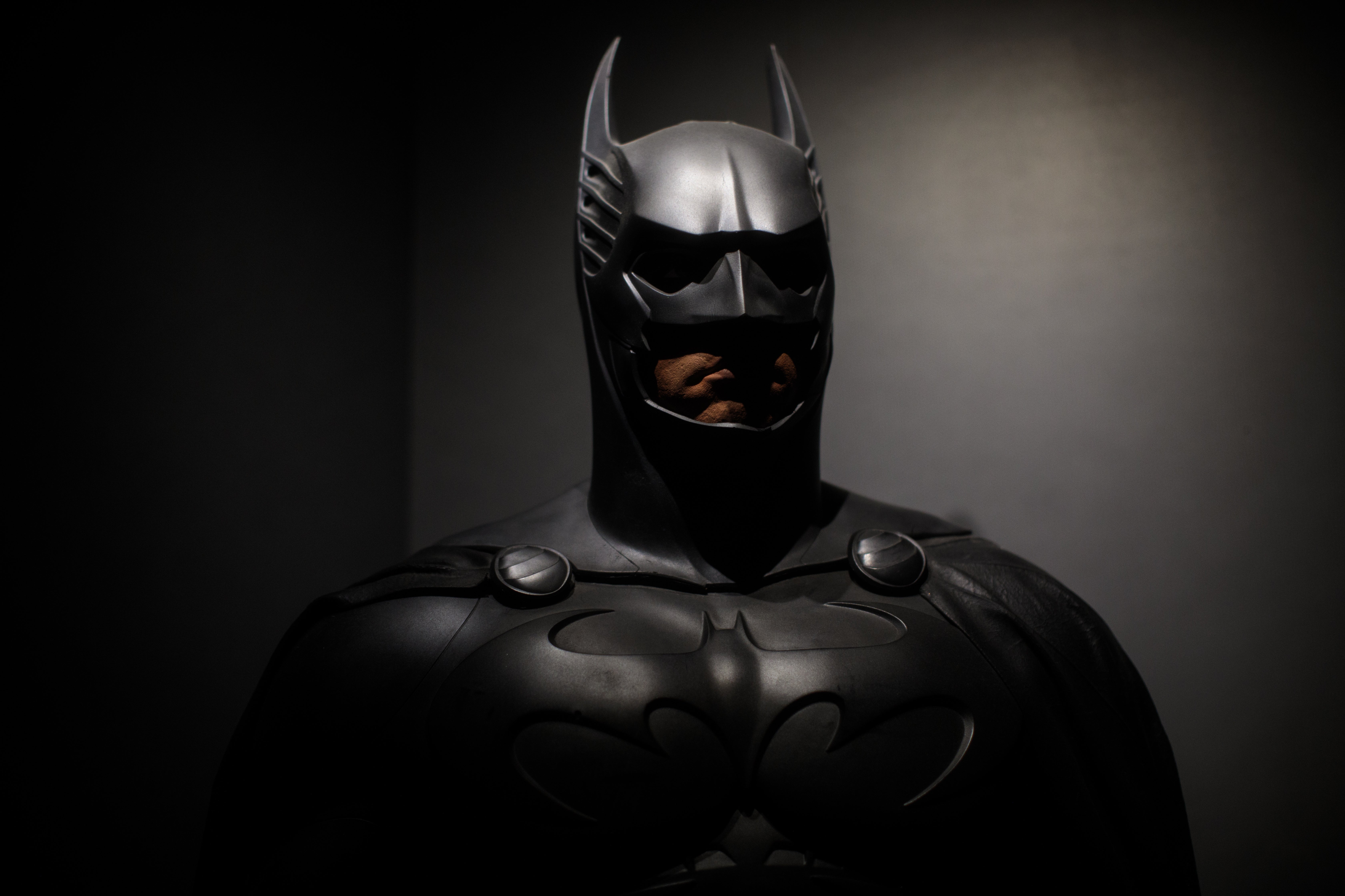 El auténtico Batman: vive en una cueva en Burgos y está arruinado tras vender hasta el 'batmóvil' El auténtico Batman: vive en una cueva en Burgos y está arruinado tras vender hasta el 'batmóvil'