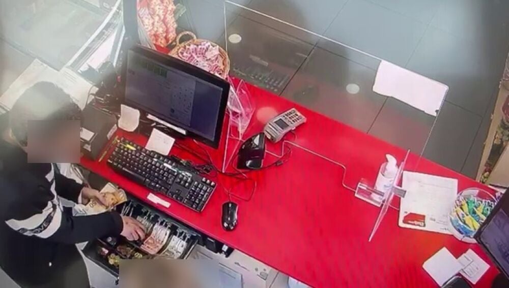 El atracador se hace con la recaudación en una gasolinera