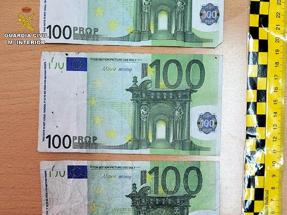 La Guardia Civil detiene a una persona e investiga a cinco más por pagos con billetes falsos en comercios de Novelda y Aspe La Guardia Civil detiene a una persona e investiga a cinco más por pagos con billetes falsos en comercios de Novelda y Aspe