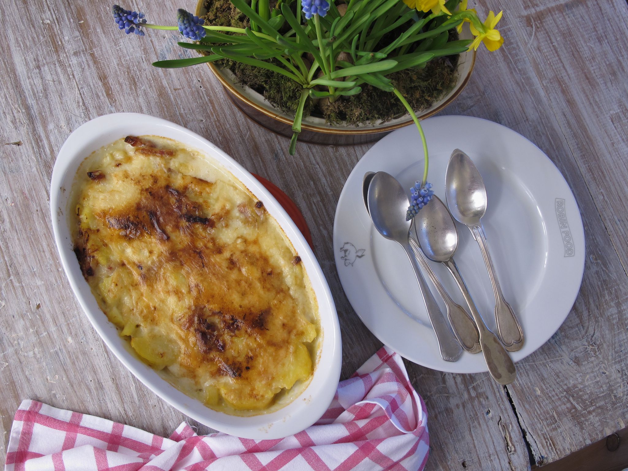 La receta de Robin Food para cocinar unas riquísimas patatas gratinadas con torta extremeña La receta de Robin Food para cocinar unas riquísimas patatas gratinadas con torta extremeña