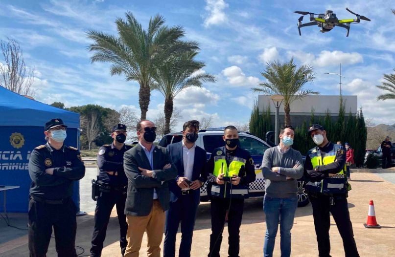 Orihuela presenta la nueva unidad de drones de la policia local formada por cuatro agentes Orihuela presenta la nueva unidad de drones de la policia local formada por cuatro agentes