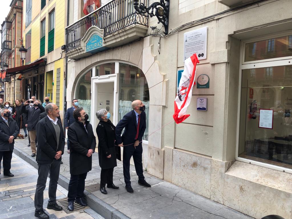 Gijón homenajea a la película "Volver a empezar" en el 40 aniversario de su estreno Gijón homenajea a la película "Volver a empezar" en el 40 aniversario de su estreno