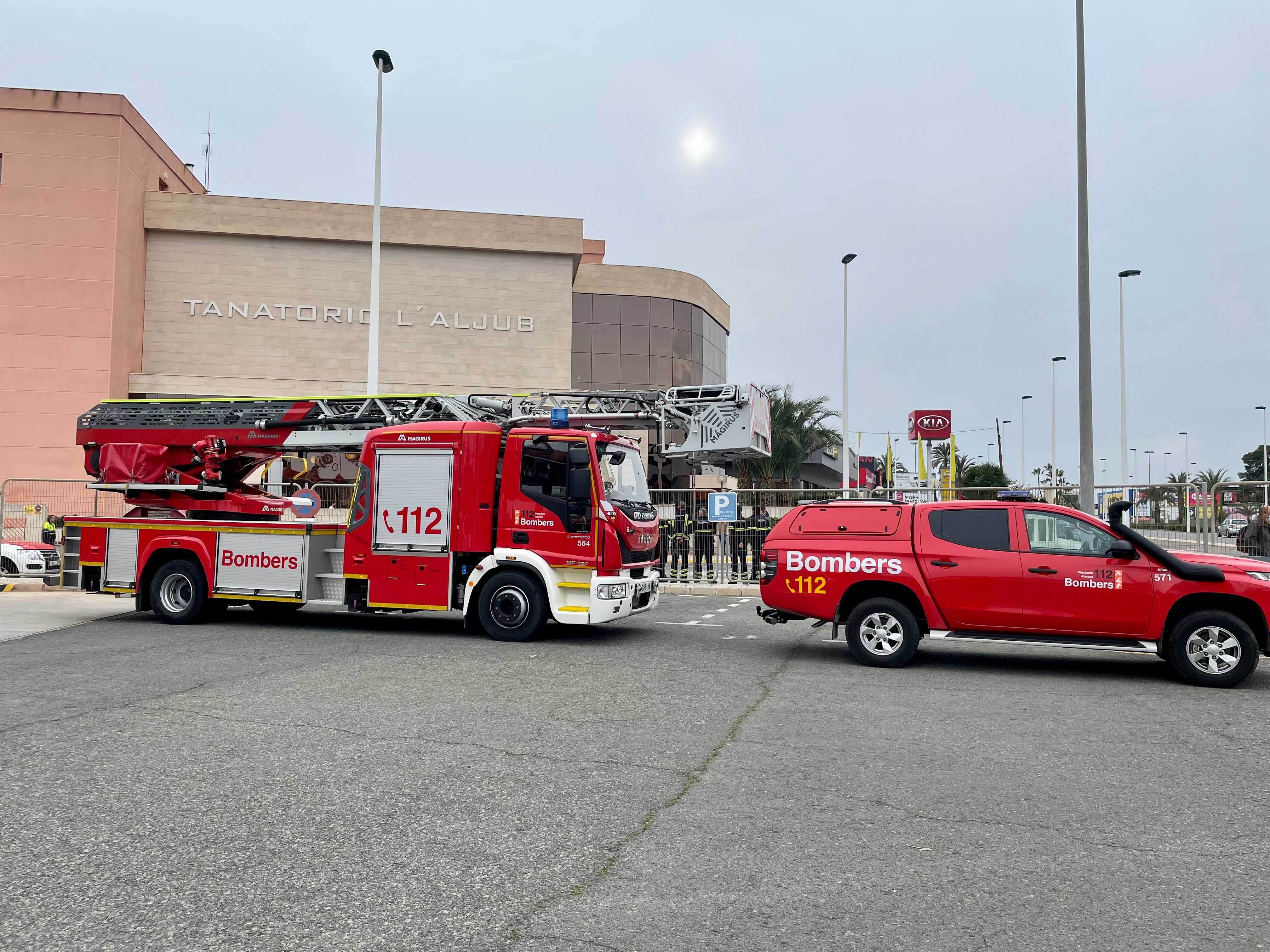 El Parque Comarcal de Bomberos de Elche se vuelca en el adiós a Paco Vilella El Parque Comarcal de Bomberos de Elche se vuelca en el adiós a Paco Vilella