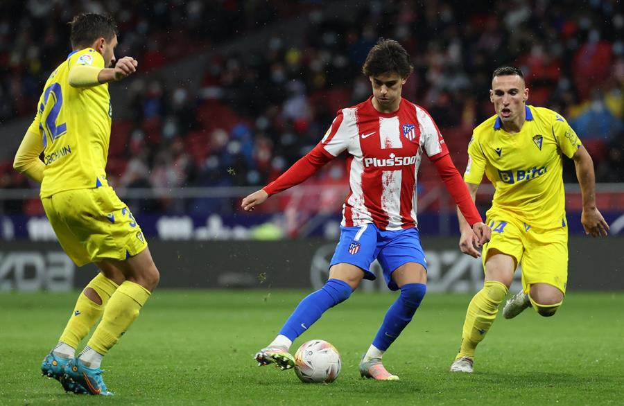 De Paul salva al Atlético en un mal encuentro ante el Cádiz De Paul salva al Atlético en un mal encuentro ante el Cádiz