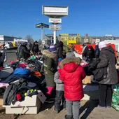Refugiados ucranianos que han huido de la guerra en la frontera con Polonia Refugiados ucranianos que han huido de la guerra en la frontera con Polonia