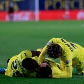 Los jugadores del Villarreal celebran el primer gol durante el encuentro frente al Celta de Vigo
