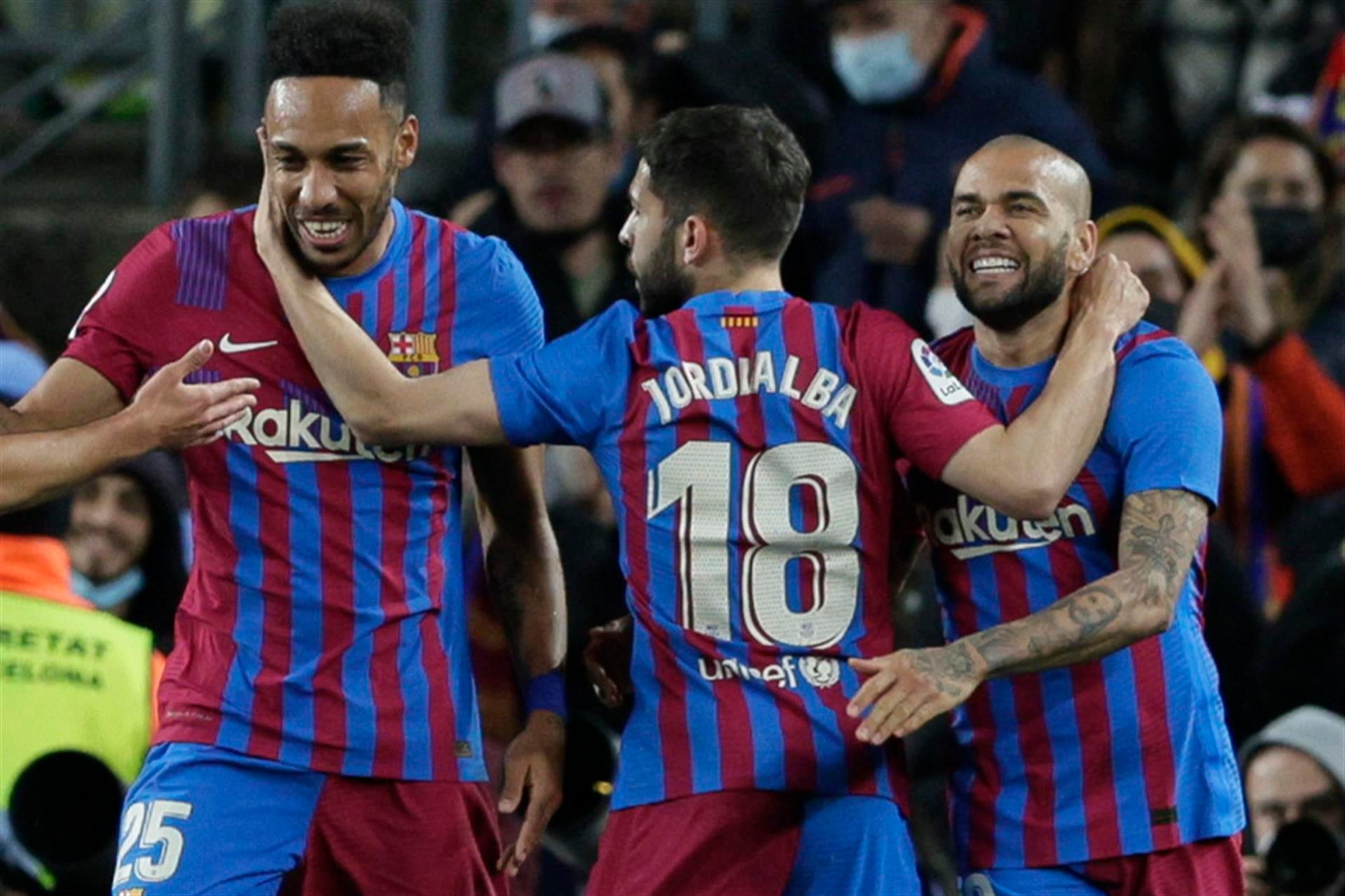 El Barcelona golea al Osasuna en el Camp Nou El Barcelona golea al Osasuna en el Camp Nou