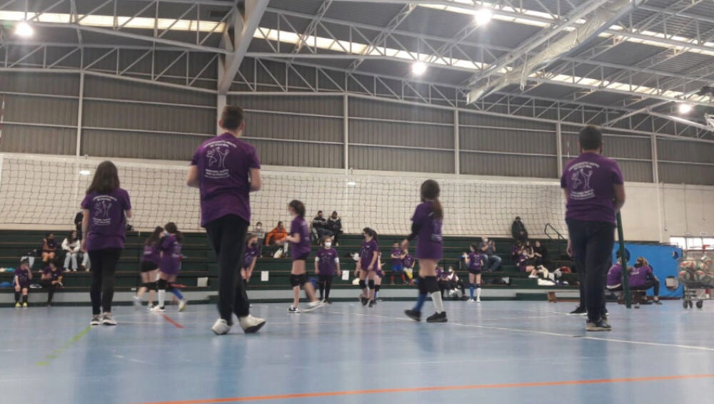 La disputa del partido con equipos mixtos