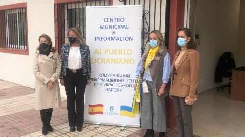 La alcaldesa de Marbella, &Aacute;ngeles Mu&ntilde;oz, durante su visita al Centro C&iacute;vico Las Albarizas
