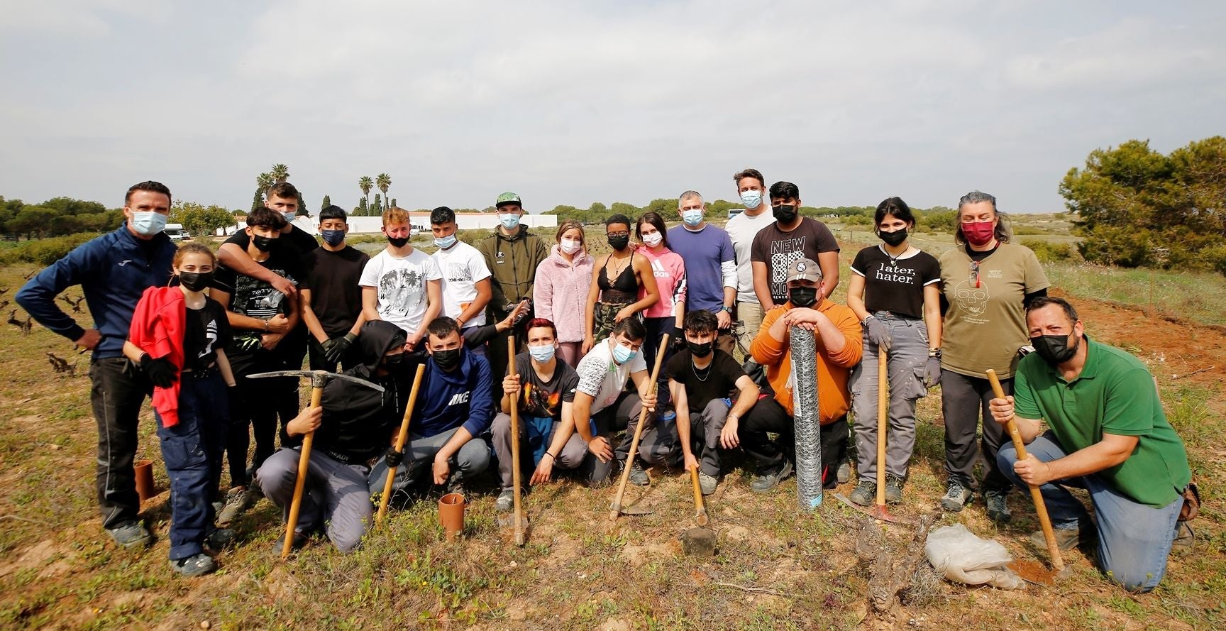 El patrimonio, la historia, el paisaje, el medioambiente y la etnografía local en un entorno vitivinícola El patrimonio, la historia, el paisaje, el medioambiente y la etnografía local en un entorno vitivinícola