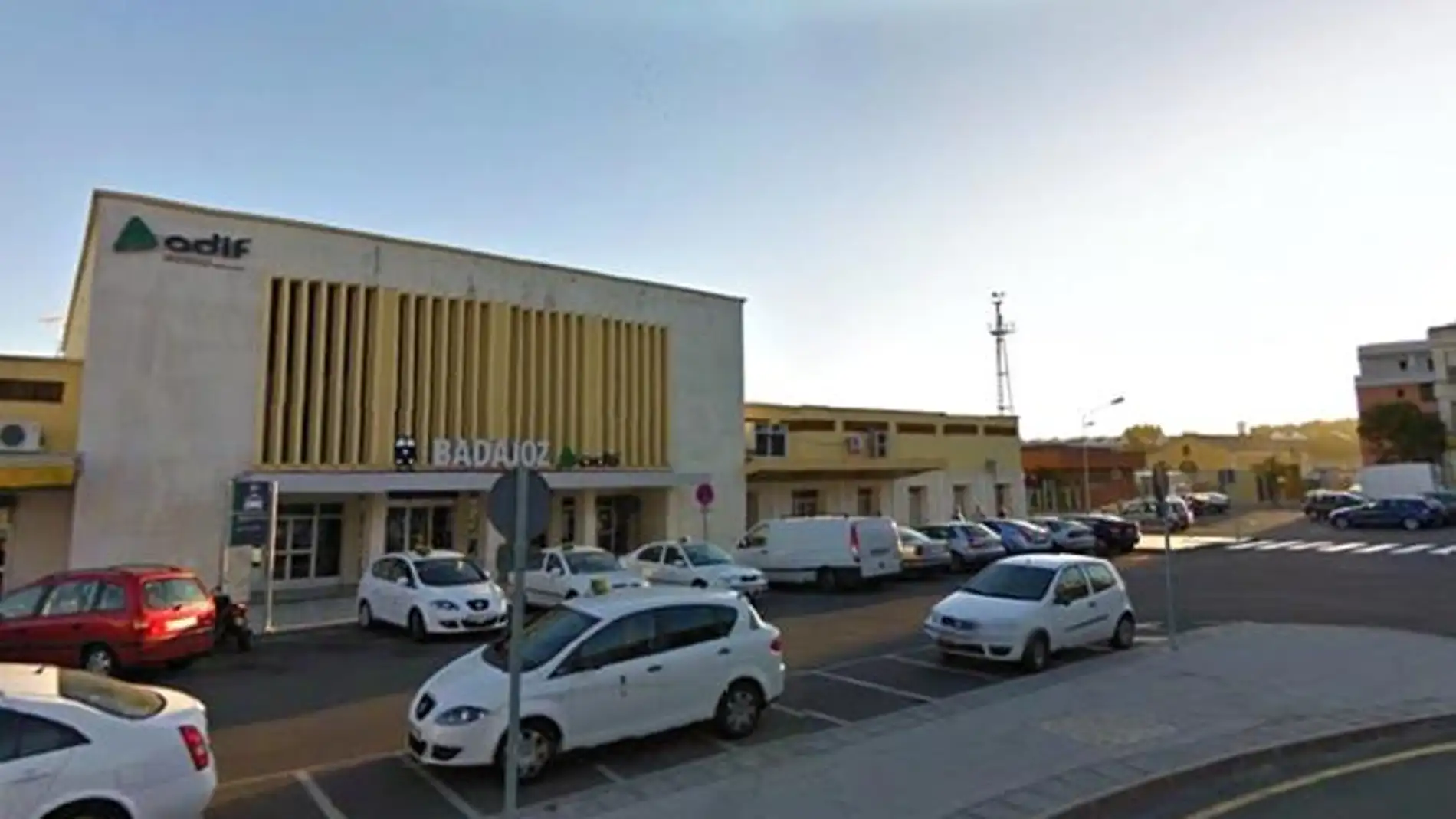 La estación de tren de Badajoz contará con un punto o centro de acogida y logística solicitado por Cruz Roja Extremadura La estación de tren de Badajoz contará con un punto o centro de acogida y logística solicitado por Cruz Roja Extremadura