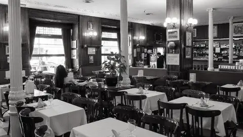 Vista del Café Gijón desde dentro Vista del Café Gijón desde dentro