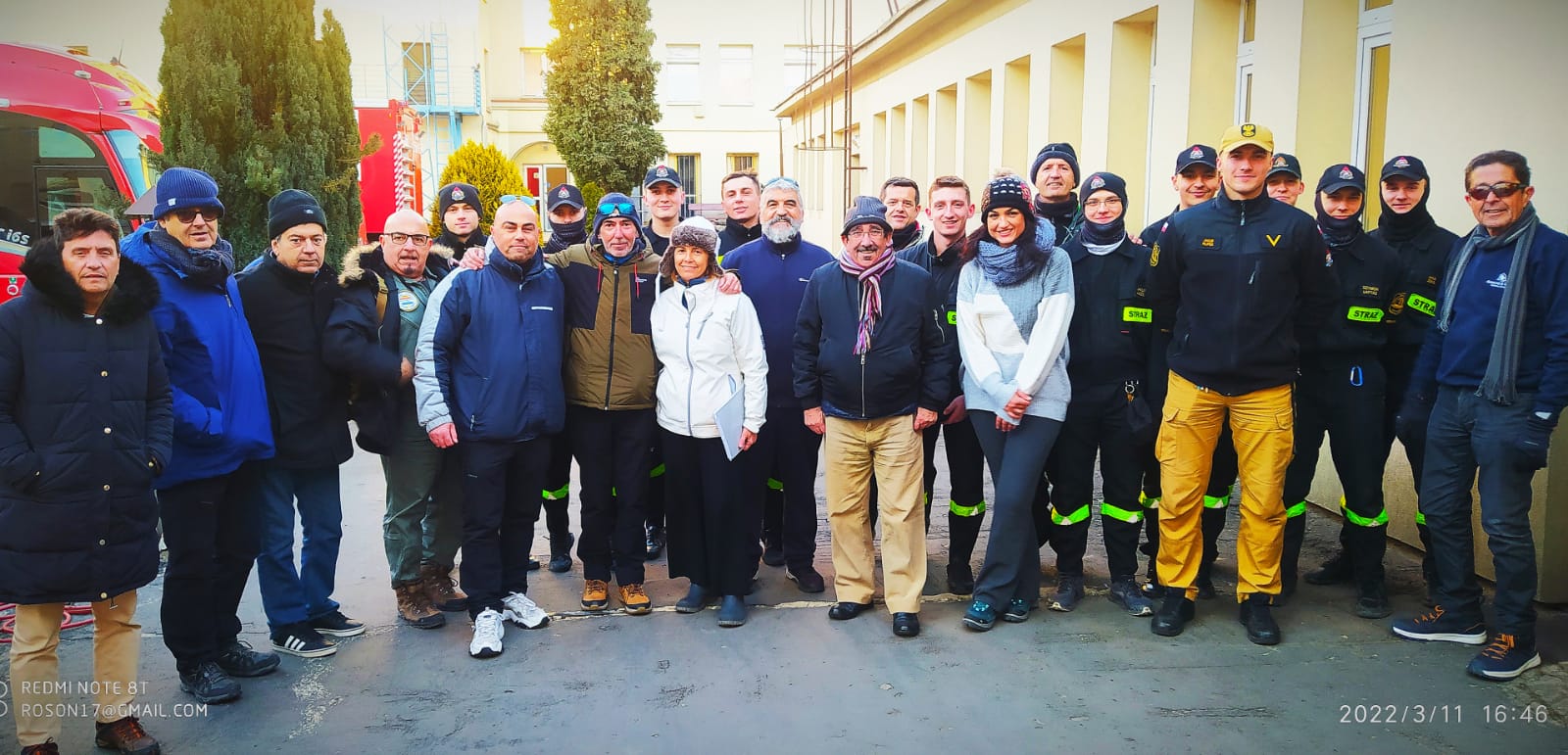 Subimos a un convoy humanitario desde Polonia hacia Cádiz: "Son gente que no saben lo que va a ser de su vida" Subimos a un convoy humanitario desde Polonia hacia Cádiz: "Son gente que no saben lo que va a ser de su vida"