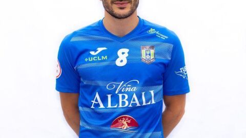 Lolo, jugador del Vi&ntilde;a Albali Valdepe&ntilde;as
