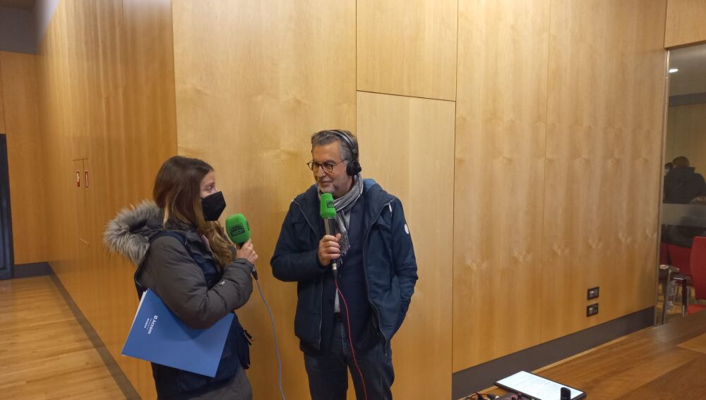 Judith García, abogada de Accem, con Carlos Alsina Judith García, abogada de Accem, con Carlos Alsina