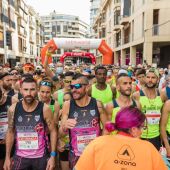 Unos dos mil atletas se dieron en la Media Maratón Internacional 'Ciudad de Elche'.