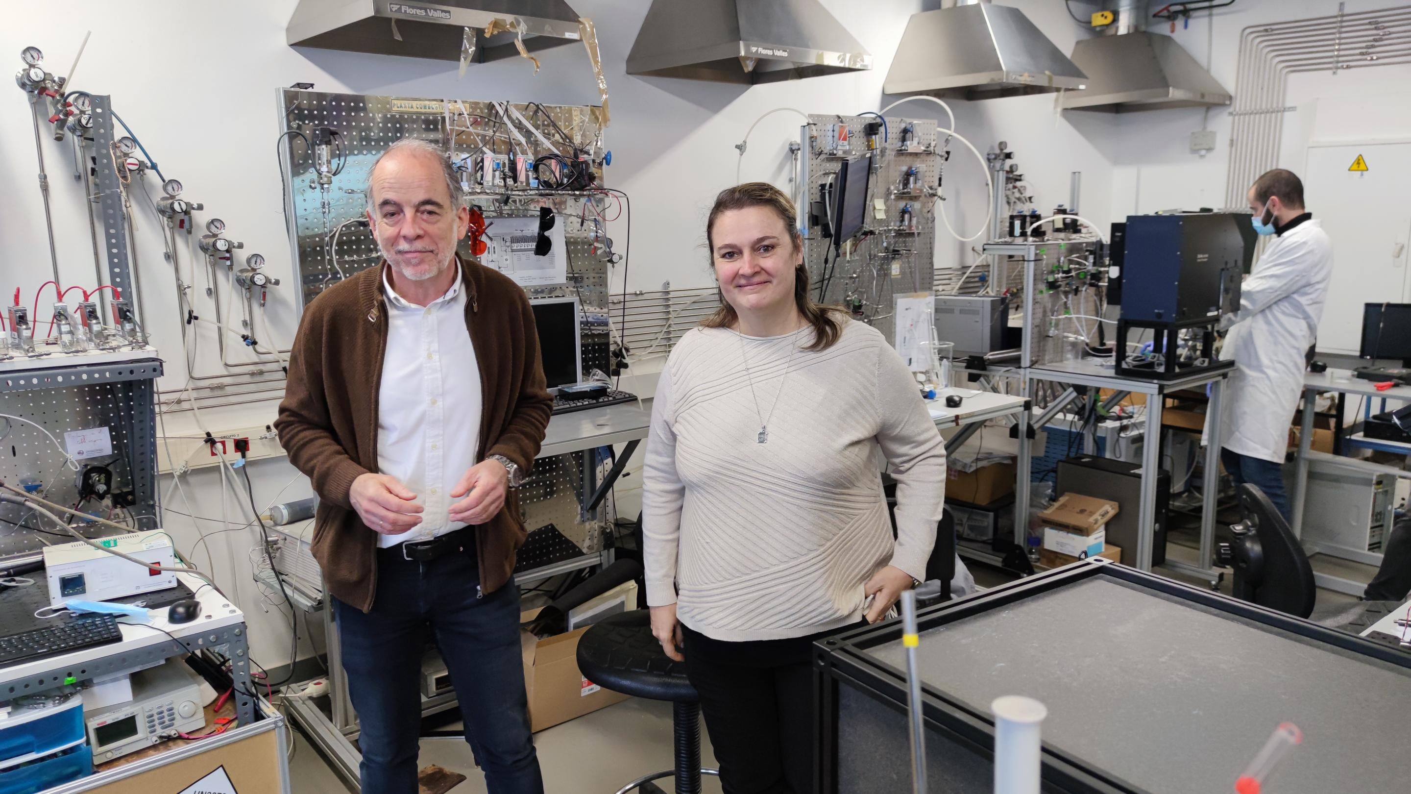 Científicos aragoneses crean lanzaderas inteligentes para destruir células tumorales desde dentro Científicos aragoneses crean lanzaderas inteligentes para destruir células tumorales desde dentro