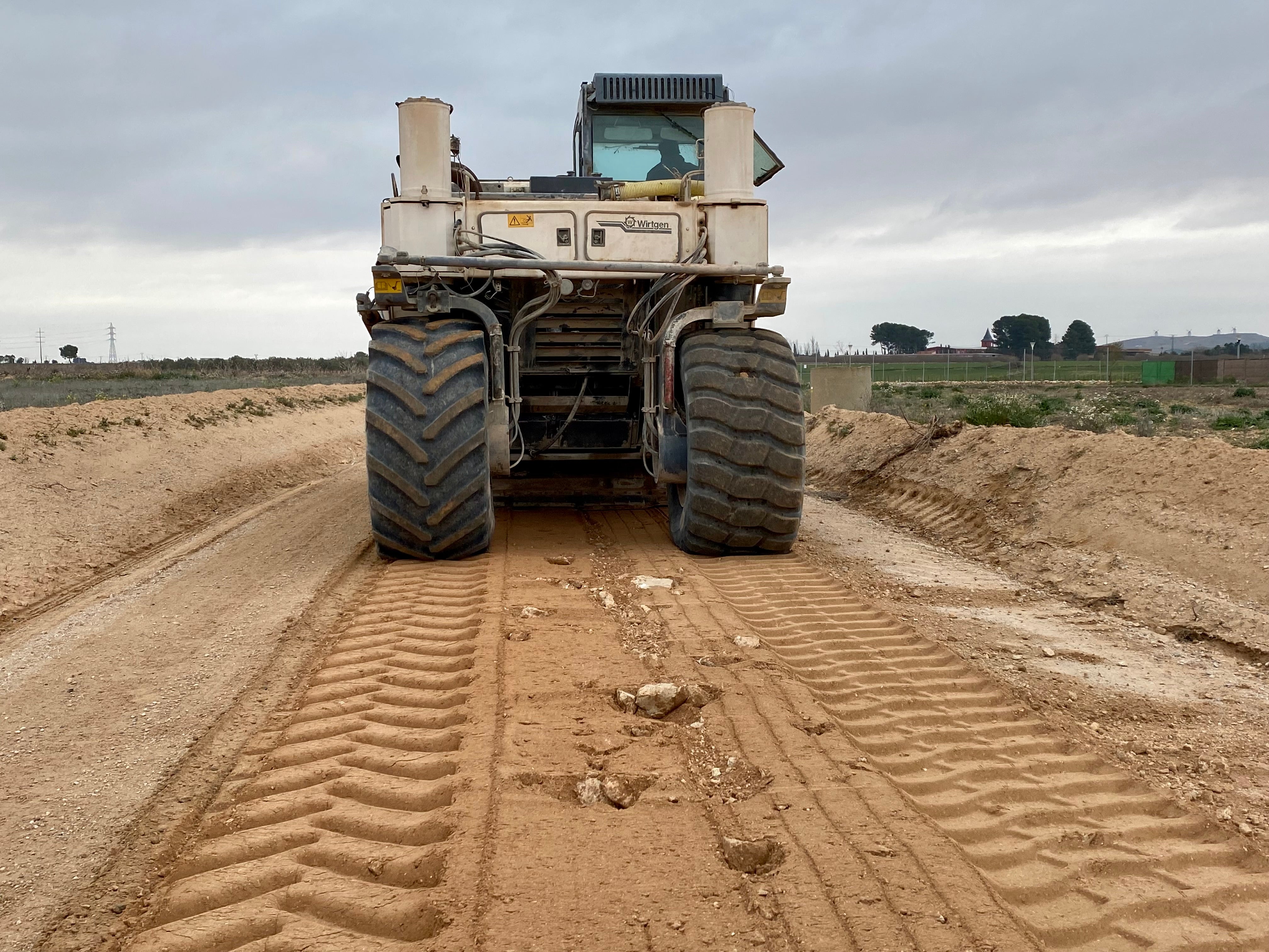 El Ayuntamiento de Alcázar y la Diputación de Ciudad Real arreglarán 54 kilómetros de caminos rurales El Ayuntamiento de Alcázar y la Diputación de Ciudad Real arreglarán 54 kilómetros de caminos rurales