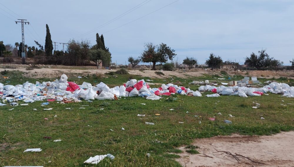 Escombreras ilegales en los alrededores de Santa Faz