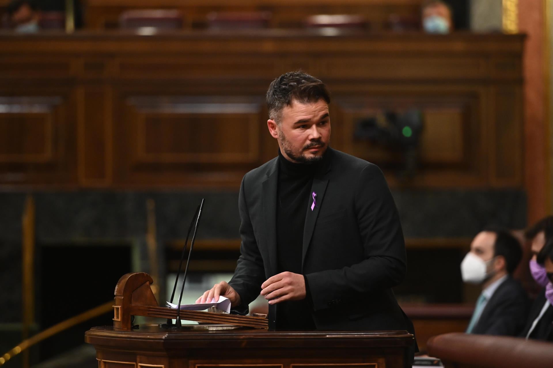 Rufián vincula a Puigdemont con Rusia y el JxCat lo califica de "miserable" Rufián vincula a Puigdemont con Rusia y el JxCat lo califica de "miserable"