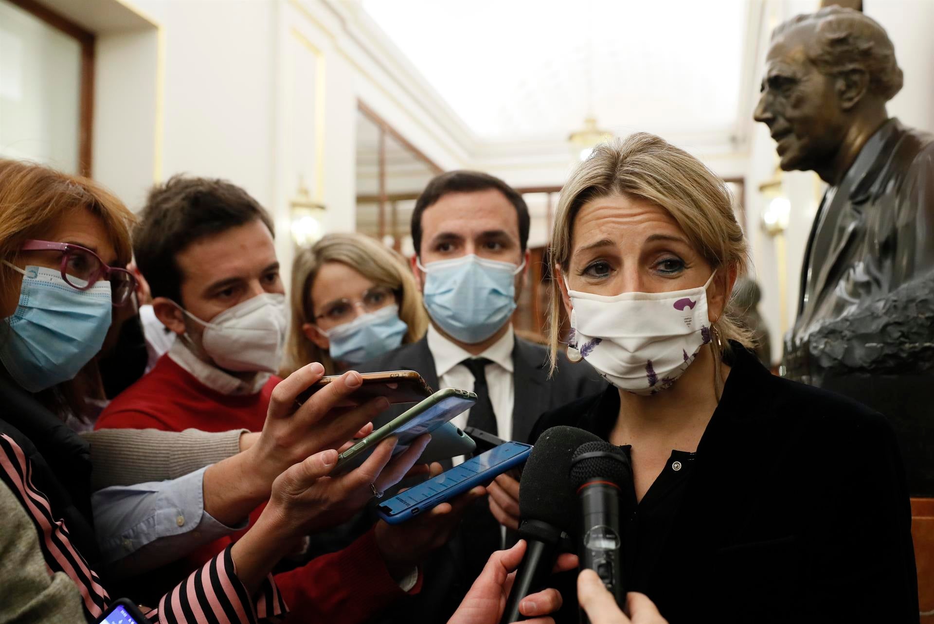 Yolanda Díaz anuncia que el Gobierno usará los beneficios de las eléctricas para paliar la subida de la luz Yolanda Díaz anuncia que el Gobierno usará los beneficios de las eléctricas para paliar la subida de la luz