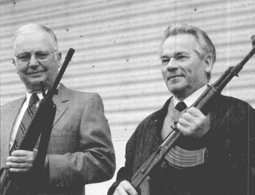 Rubén Amón indulta a Mijail Kalashnikov: "Ha sido el coreógrafo de la muerte; el kalashnikov es el tótem funerario de la guerra" Rubén Amón indulta a Mijail Kalashnikov: "Ha sido el coreógrafo de la muerte; el kalashnikov es el tótem funerario de la guerra"