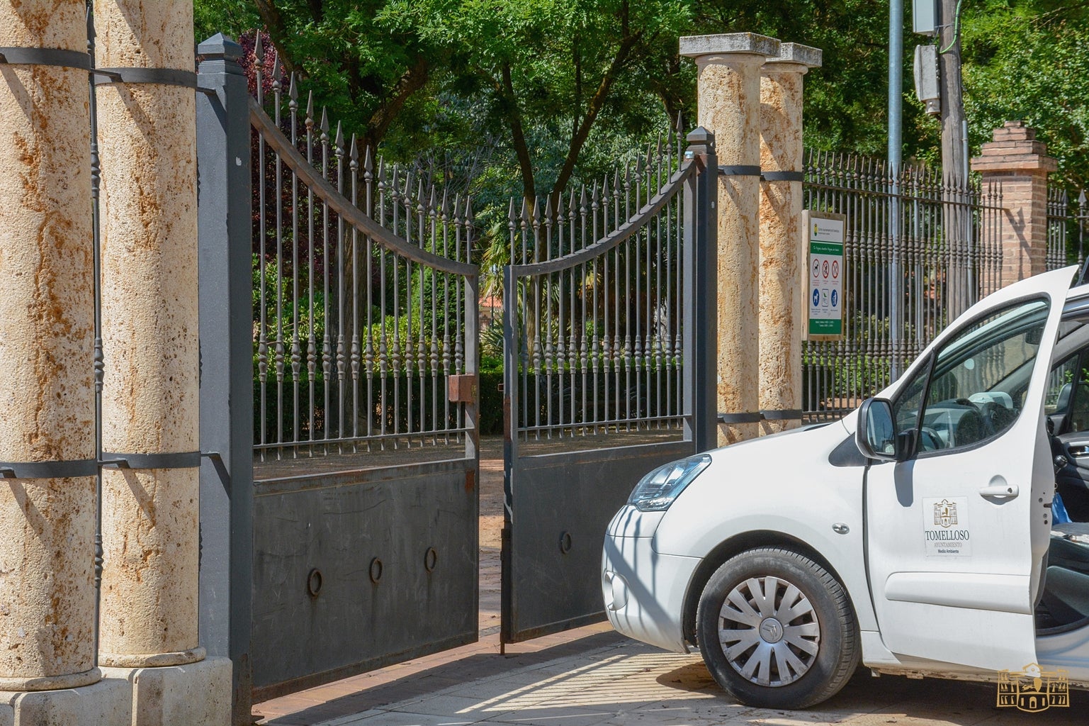 Una mayoría de parques permanecen cerrados en la comarca Una mayoría de parques permanecen cerrados en la comarca