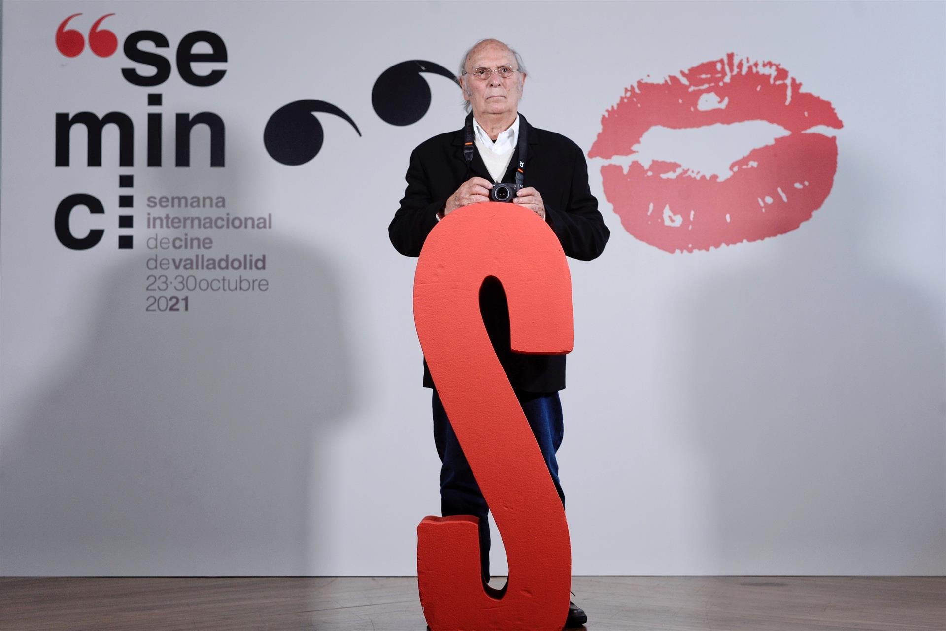 Carlos Saura sobre la guerra en Ucrania: "El ser humano es un imbécil que repite los mismos errores" Carlos Saura sobre la guerra en Ucrania: "El ser humano es un imbécil que repite los mismos errores"