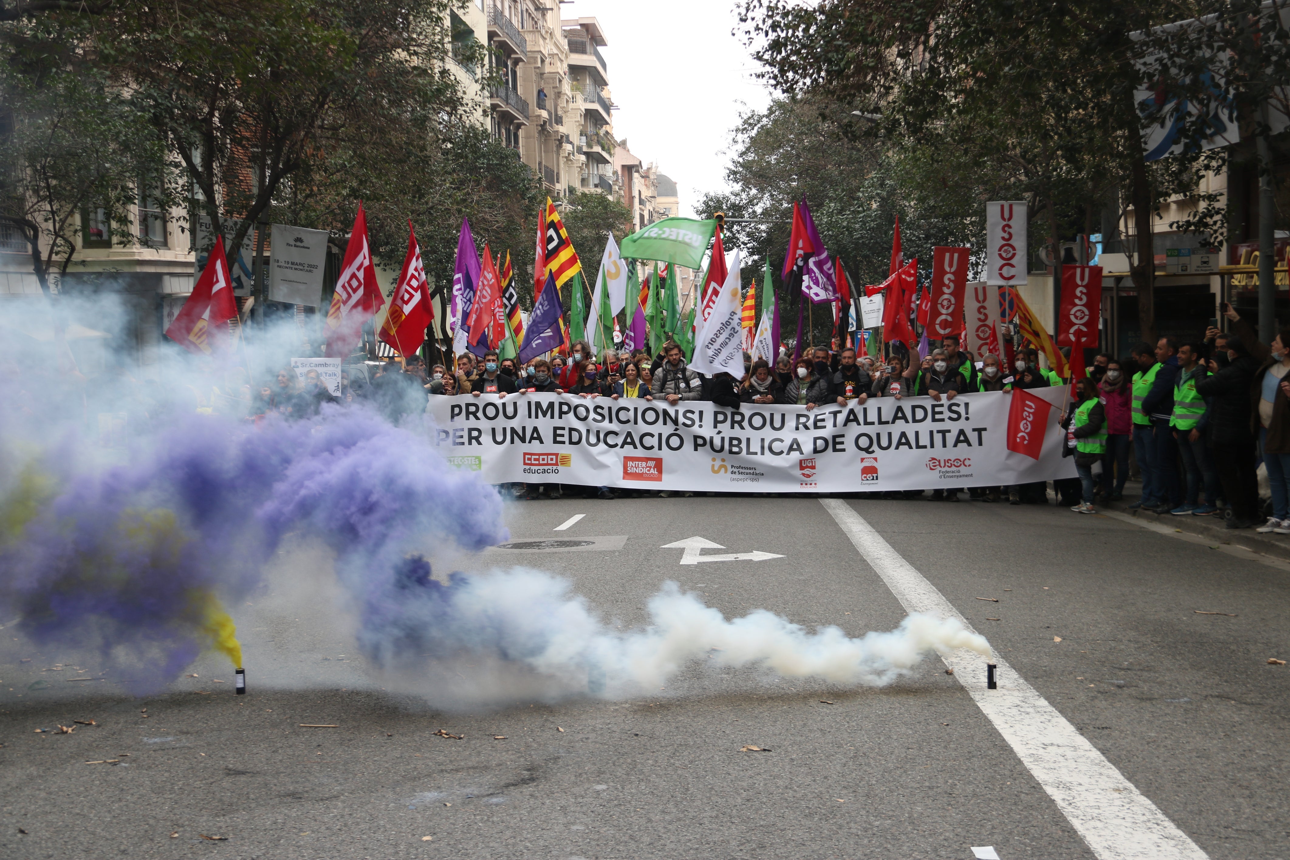 Los maestros salen a la calle para protestar contra el departamento de Educación Los maestros salen a la calle para protestar contra el departamento de Educación