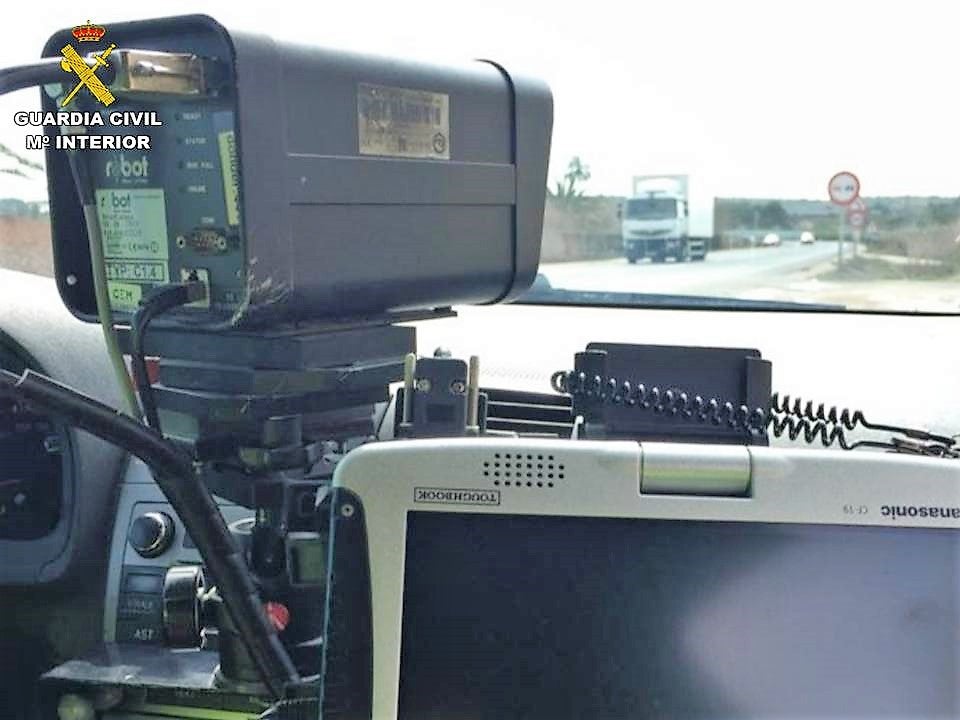 La Guardia Civil denuncia en Aspe al conductor de un coche que circulaba a 148 kilómetros por hora en una zona de velocidad limitada a 60 La Guardia Civil denuncia en Aspe al conductor de un coche que circulaba a 148 kilómetros por hora en una zona de velocidad limitada a 60