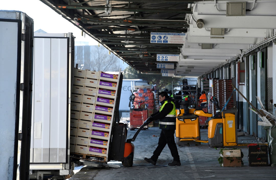 Huelga de transportistas en España: Así afecta el paro indefinido a la actividad Huelga de transportistas en España: Así afecta el paro indefinido a la actividad
