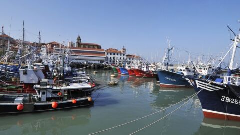 Barcos en puerto 