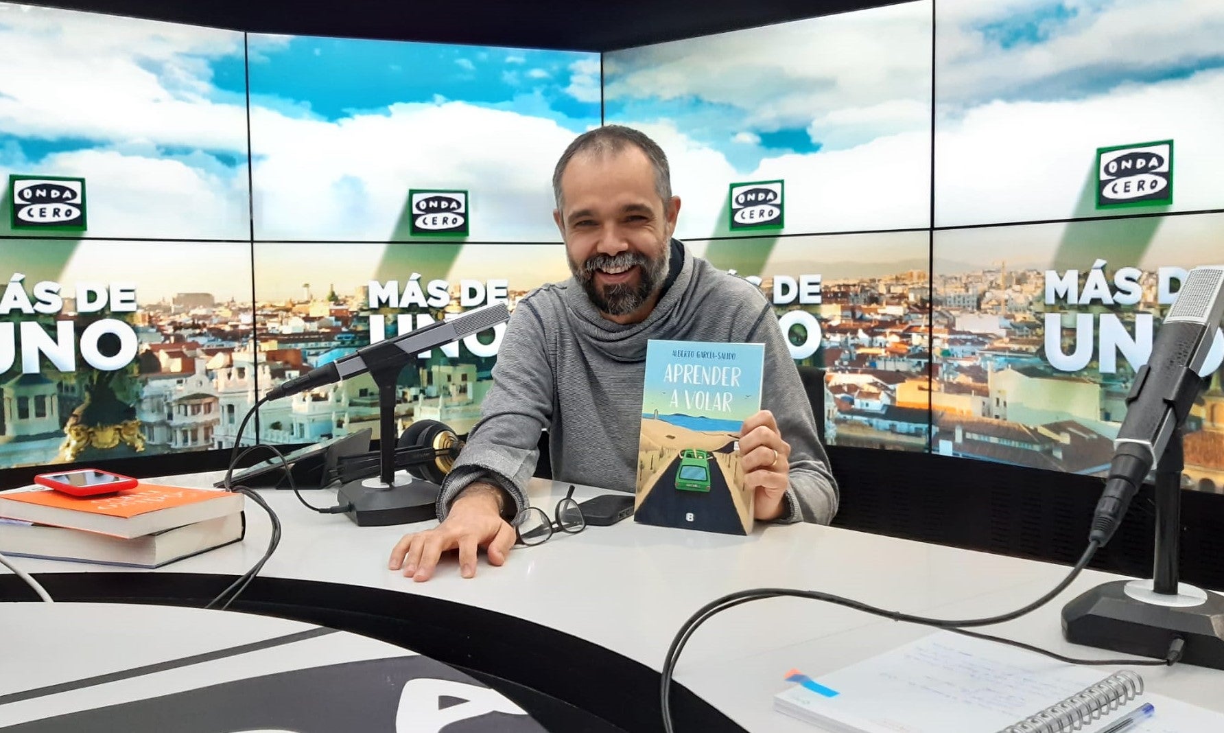 'Aprender a volar', novela de Alberto García-Salido: "Escribir la novela ha sido una vía de escape" 'Aprender a volar', novela de Alberto García-Salido: "Escribir la novela ha sido una vía de escape"