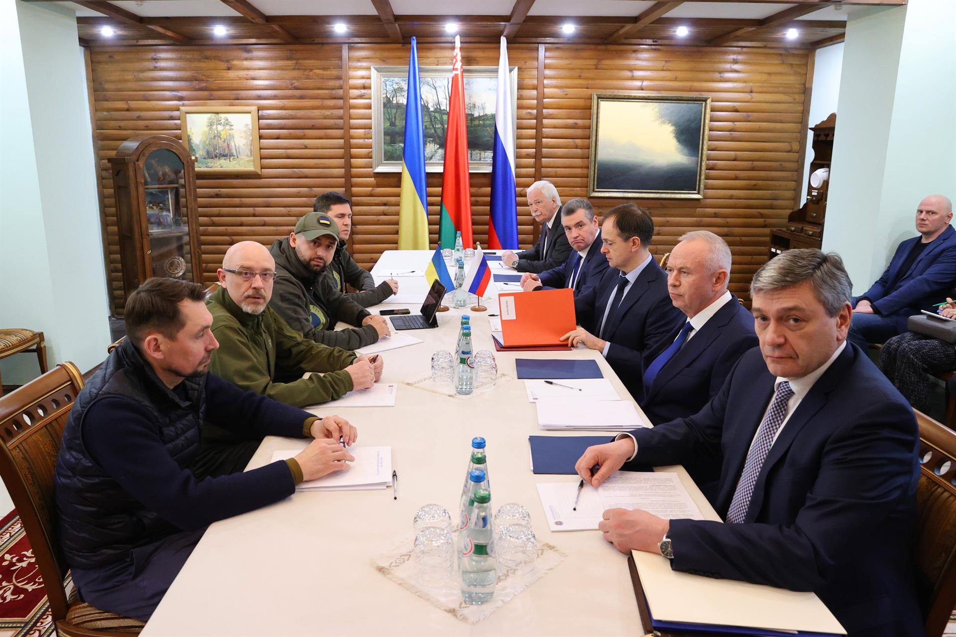 Ucrania y Rusia avanzan un acuerdo para frenar la guerra con un borrador de 15 puntos Ucrania y Rusia avanzan un acuerdo para frenar la guerra con un borrador de 15 puntos