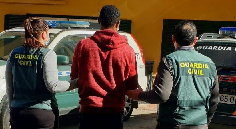 La Guardia Civil desmantela un grupo en Menorca que traficaba con drogas La Guardia Civil desmantela un grupo en Menorca que traficaba con drogas