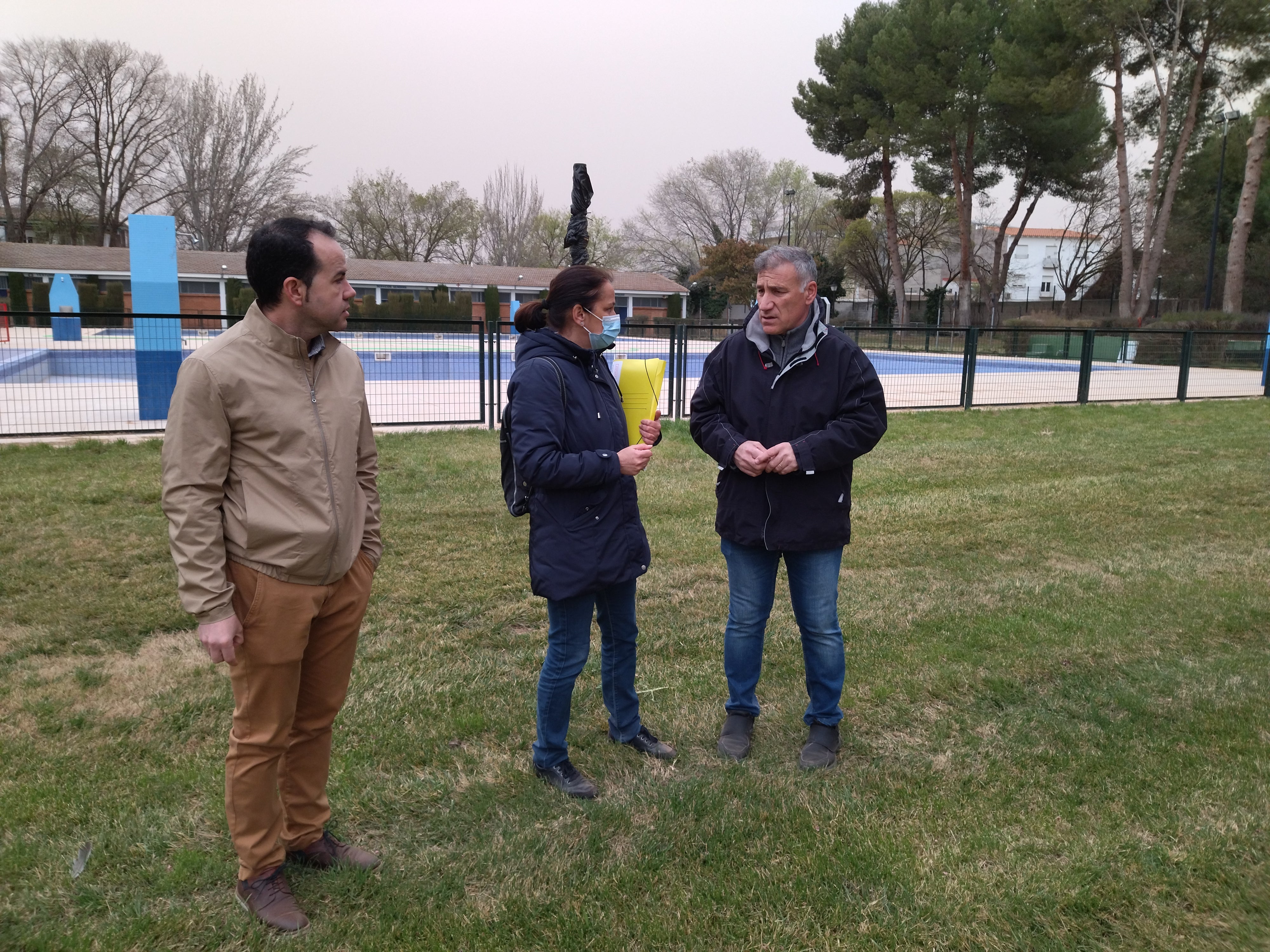 Herencia remodela estos días su piscina municipal para el verano Herencia remodela estos días su piscina municipal para el verano