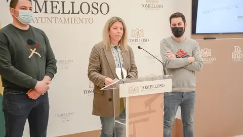 Inmaculada Jiménez informando sobre nuevas obras Inmaculada Jiménez informando sobre nuevas obras