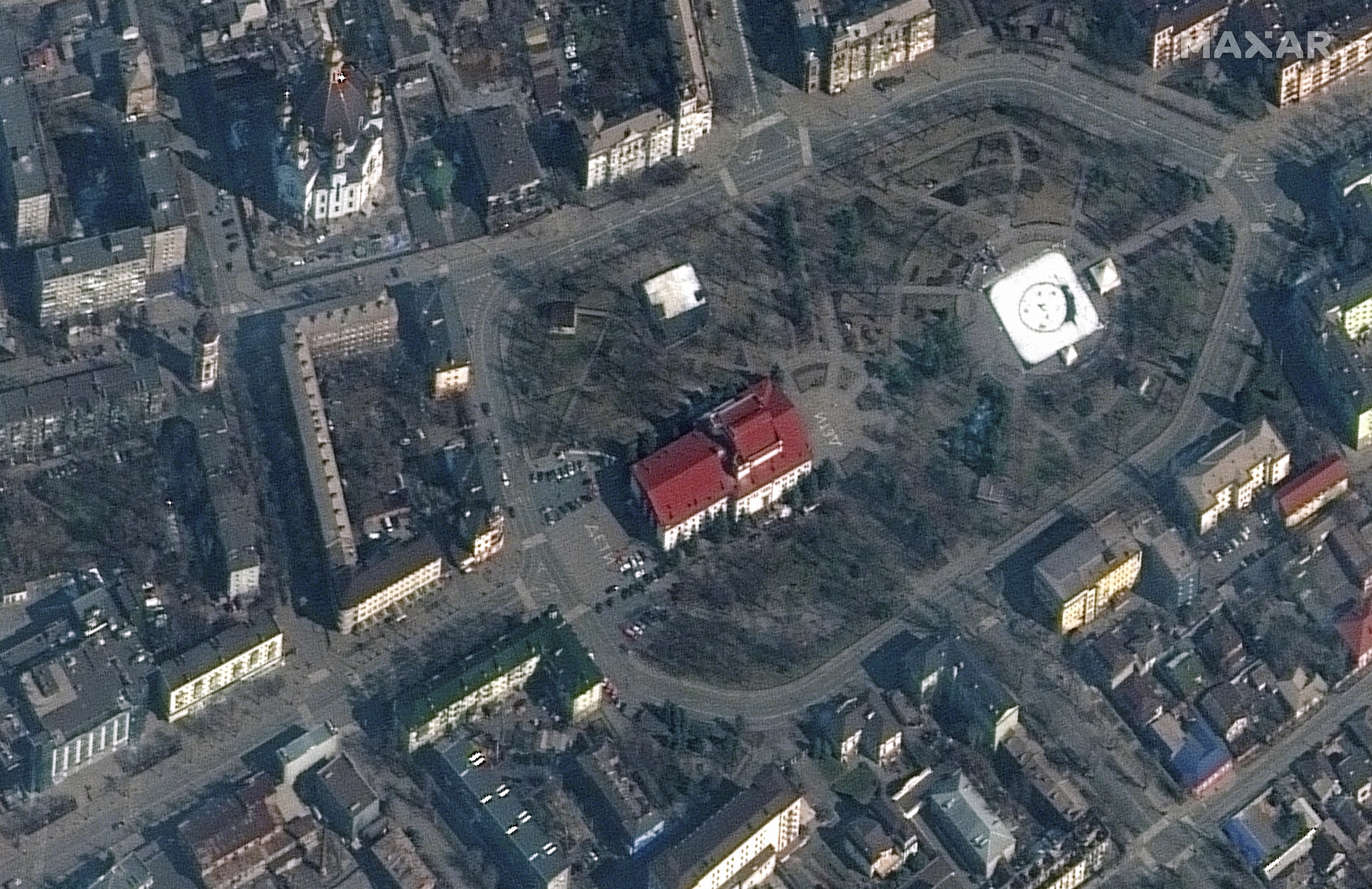 El teatro bombardeado en Mariupol indicaba con la palabra 'niños' que era un refugio de civiles El teatro bombardeado en Mariupol indicaba con la palabra 'niños' que era un refugio de civiles