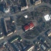 El teatro bombardeado en Mariupol indicaba con la palabra 'niños' que era un refugio de civiles