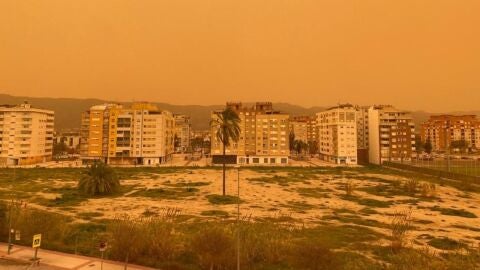 Cartagena te&ntilde;ida de naranja por la nube de polvo sahariano | Foto: Jos&eacute; Antonio Esp&iacute;n Mora